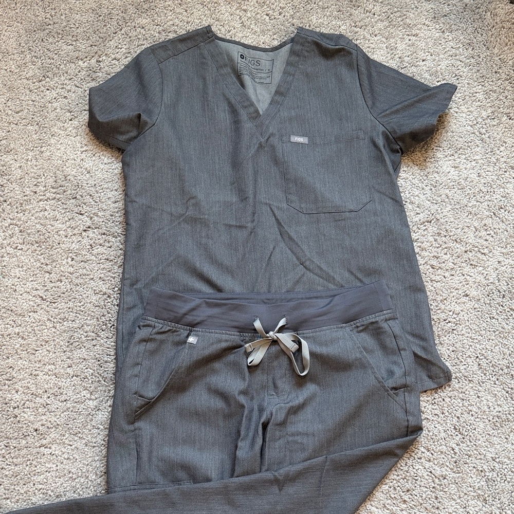 Figs Charcoal Scrub Set